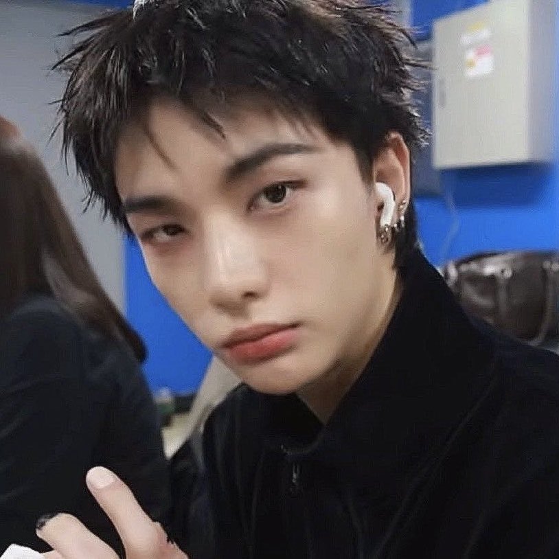 Hyunin tweet media