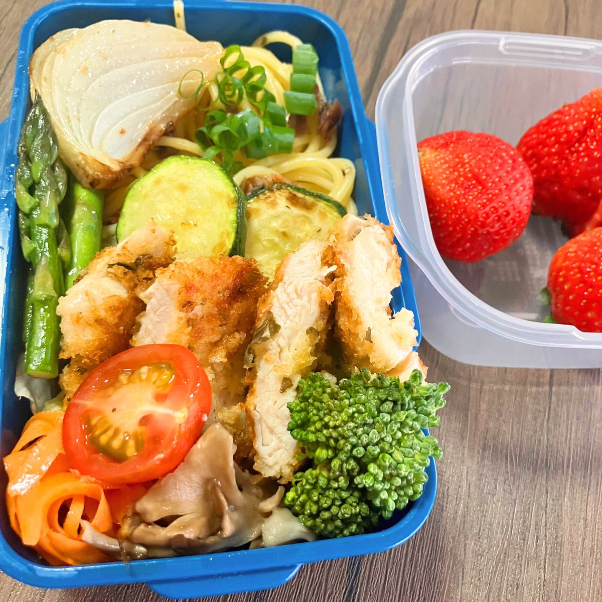 angurekamu's tweet photo. 和風パスタとササミのパン粉焼き弁当。

#お弁当 #曲げわっぱ #お弁当記録 #ゆる弁 #お弁当作り楽しもう部 https://t.co/55gACSTYmV