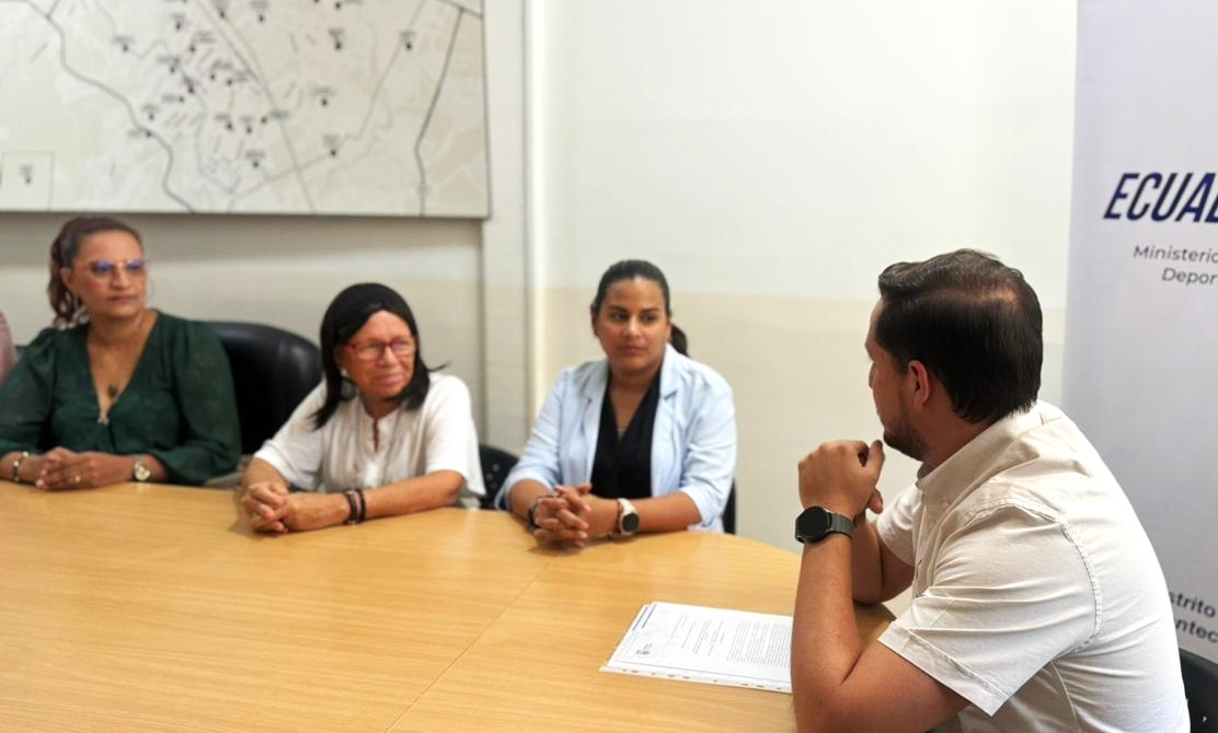 EducacionZ4_Ec's tweet photo. [MANTA] Las Unidades Educativas Julio Pierregrosse y 4 de Noviembre fueron reconocidas como instituciones innovadoras dentro del proyecto Comunidades de Aprendizaje. 🏫📚

El Distrito 13D02 alcanza 9 instituciones con este reconocimiento. 📜

#ElNuevoEcuador https://t.co/Uwjb2Frcvn