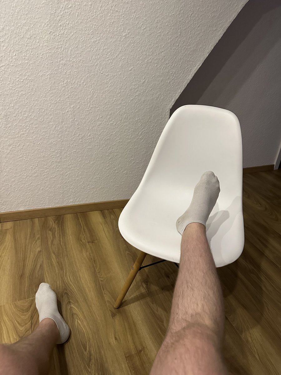 Alphasiimon's tweet photo. Bleib unten und lern endlich deinen Platz kennen.👌
Du bist höchstens gut genug, um zu meinen Füßen zu sitzen.😉

#finanzherrin #moneyslave #walletdrain #payslave #humanatm #cashslave #finsub #spoiling #debtcontract #subboy #footfetish #sockfetish #usedsocks #toes #footworship https://t.co/af3FcTEZW2