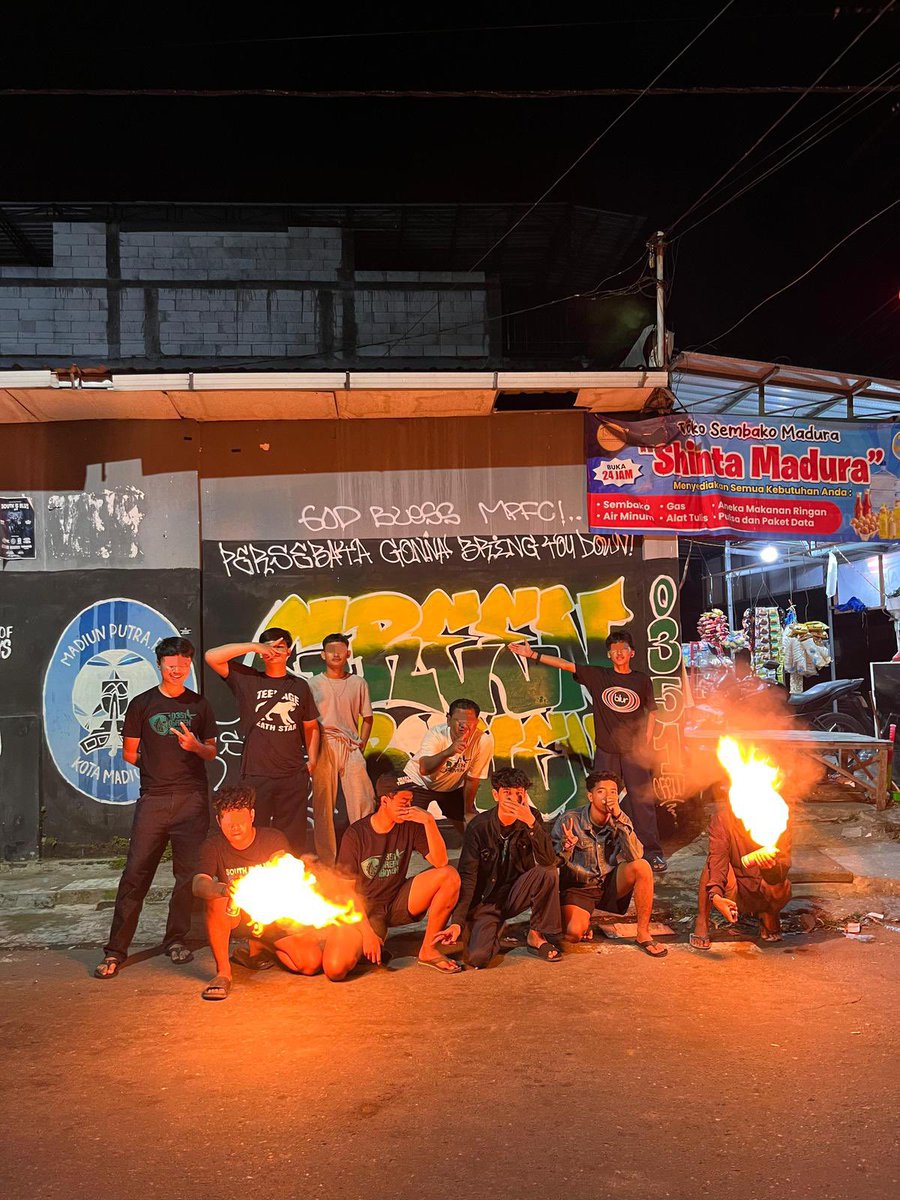 PERSEBAYA BOVEN ALLES! tweet media