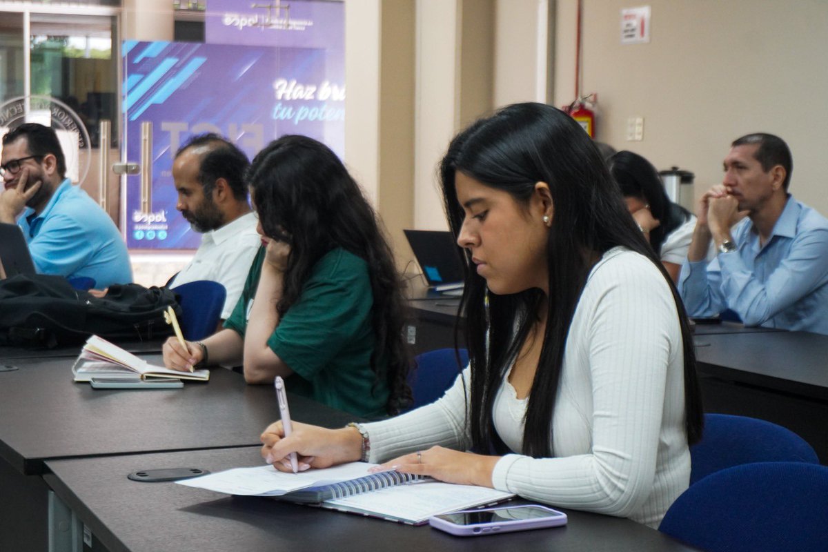 FictESPOL's tweet photo. 🌏FICT socializó la plataforma de registros de movilidades académicas internacionales, fortaleciendo la gestión de procesos y la cooperación global. 
.
.
#ESPOL #FICT https://t.co/EPG6YU6o01