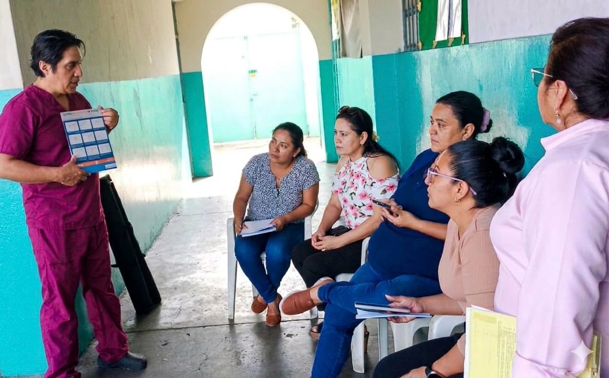 Salud_Guayas's tweet photo. 🧼Fomentamos el correcto #LavadodeManos como una acción clave para prevenir enfermedades, por eso el personal de @Salud_Ec de #MapasingueEste socializa información con niños y madres de centros educativos, de esta manera cuidamos la salud de toda la comunidad.

#MSPenTerritorio https://t.co/8DqUHupjl3
