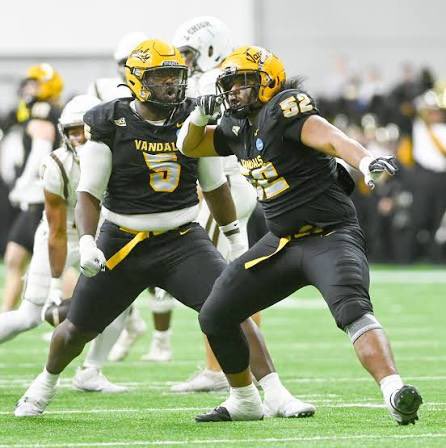 MillikanHSFB's tweet photo. Congrats to Long Beach Millikan 2028 Aaden Muasau @aaden_muasau on his scholarship offer to The University of Idaho @VandalFootball #WinTheDay https://t.co/ZhNdBnfais