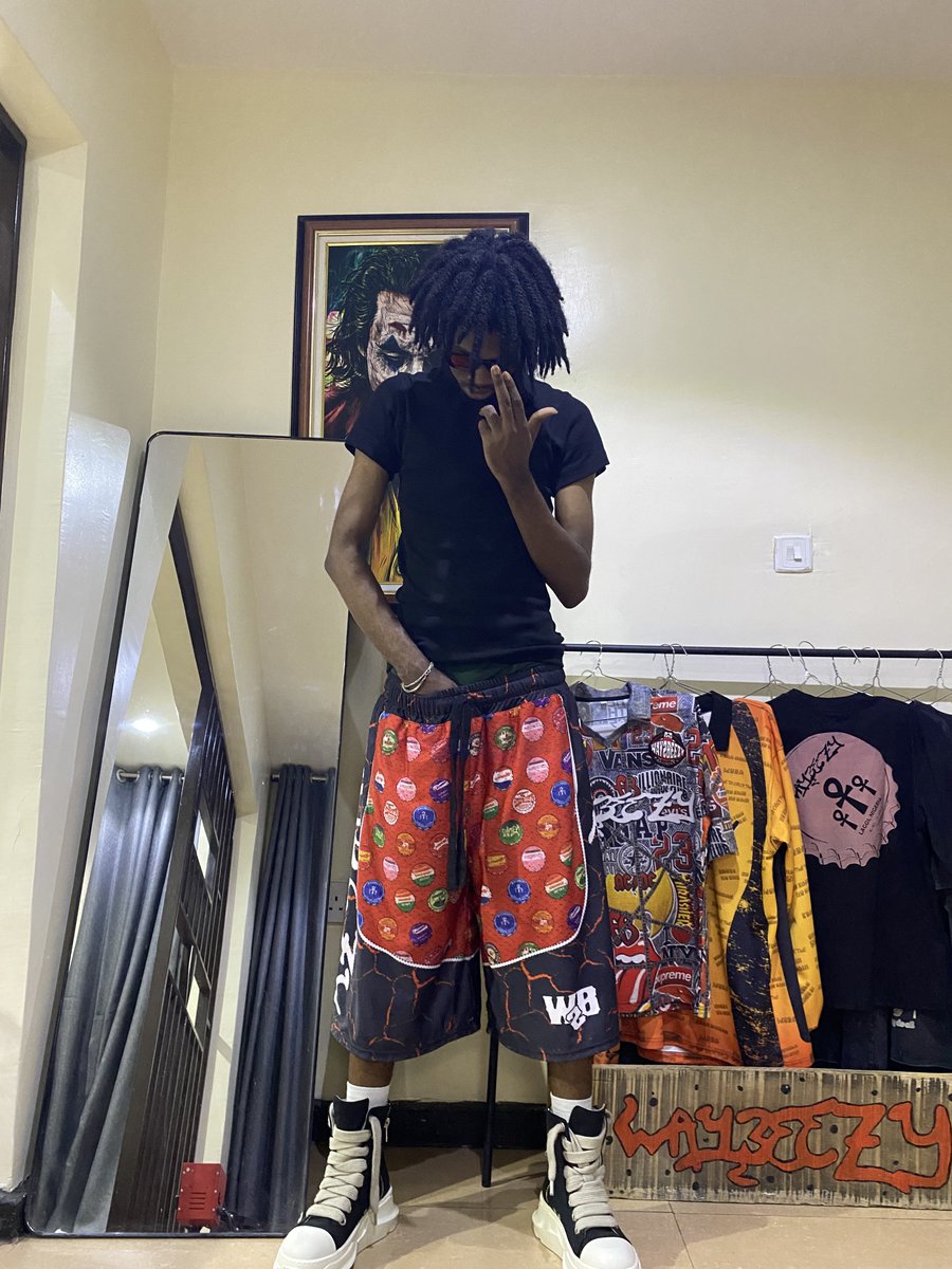 _way2beezy's tweet photo. WAY2BEEZY https://t.co/tWoAwgEC3h