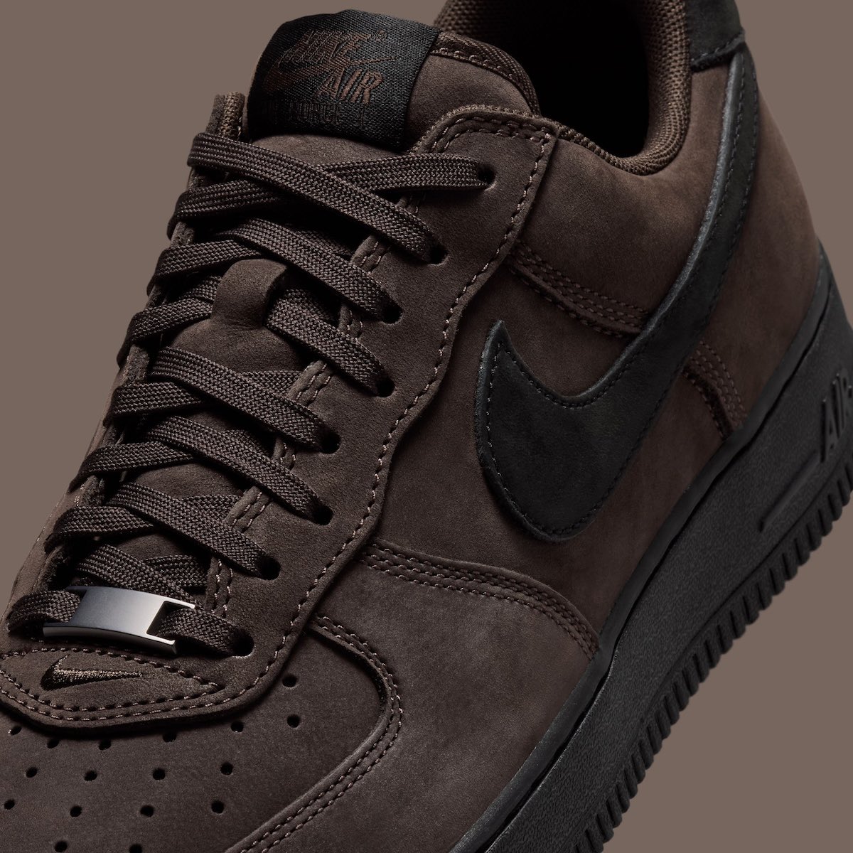 Sneaker Bar Detroit tweet media