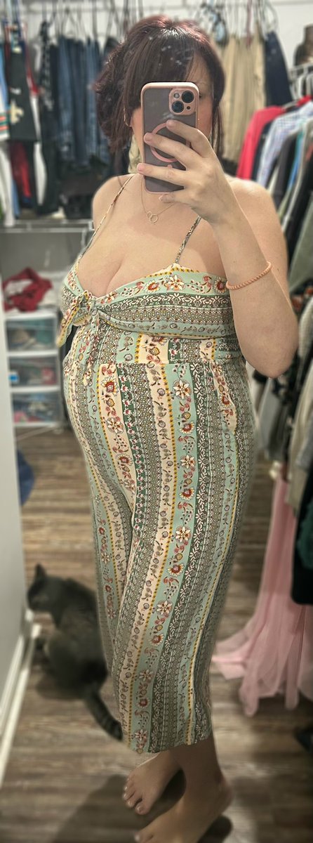 eadubbbb's tweet photo. Less than 2 months before baby girl will be here. She’s sitting high right now.
Featuring kitten, whom thinks she’s supposed to be in the middle of everything and under my feet at all times.
#mommy #babybump #thirdtrimester https://t.co/DCfhz7BrmG