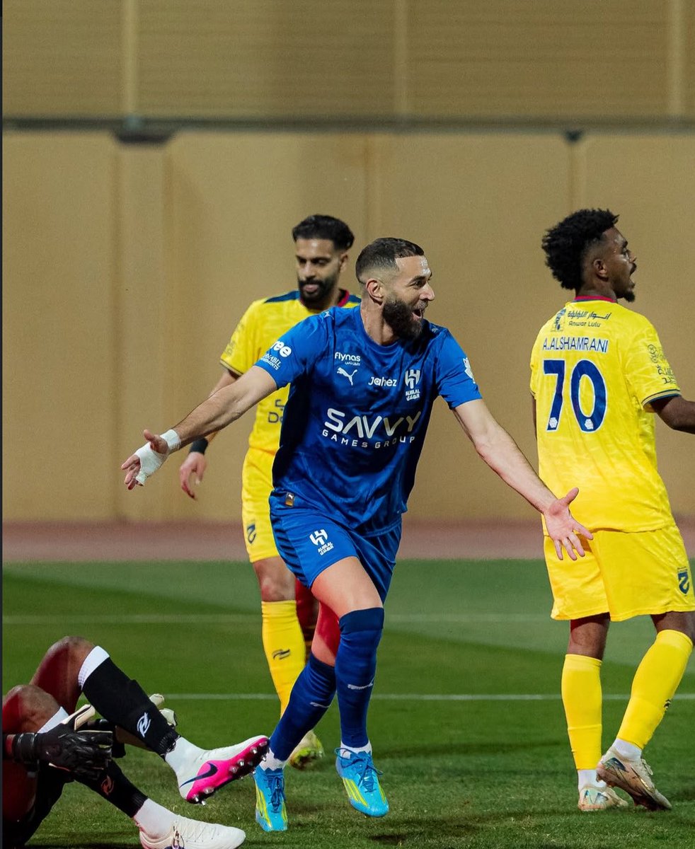 روان tweet media