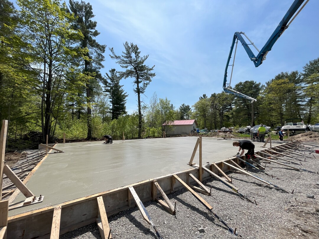 PrestigeBuilt's tweet photo. Work is underway on a 40x60 engineered slab foundation at Kahshe Lake! Crews are on-site leveling, forming, and prepping for the pour. Built for strength and durability, this slab will support a new lakeside structure designed to handle Muskoka’s rugged conditions.
#EngineeredSlab #ConcreteConstruction #MuskokaConstruction #KahsheLake #OntarioBuilds
