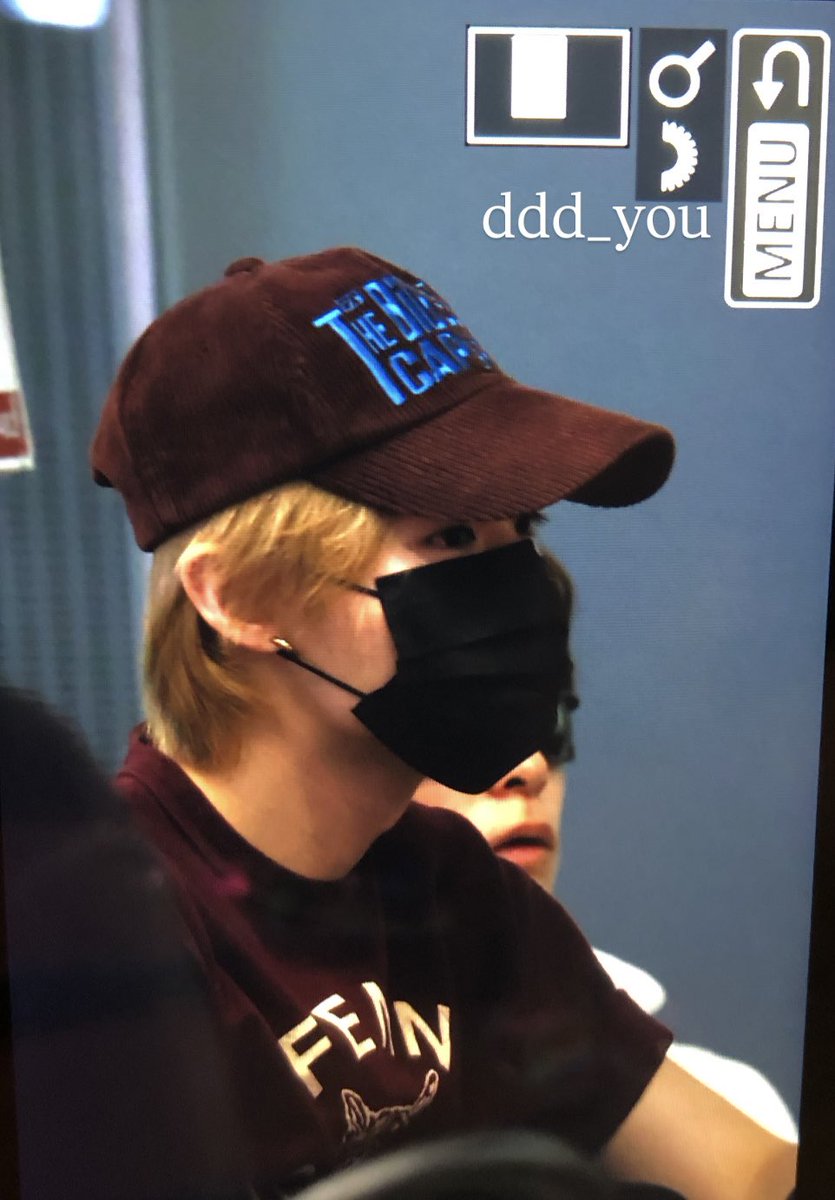 ddd__you's tweet photo. 260515
BKK  

도착🇹🇭👏🏻

#TREASURE         
#트레저        
#DOYOUNG   　　　　
#도영
#ドヨン https://t.co/jA4uAR6NXK