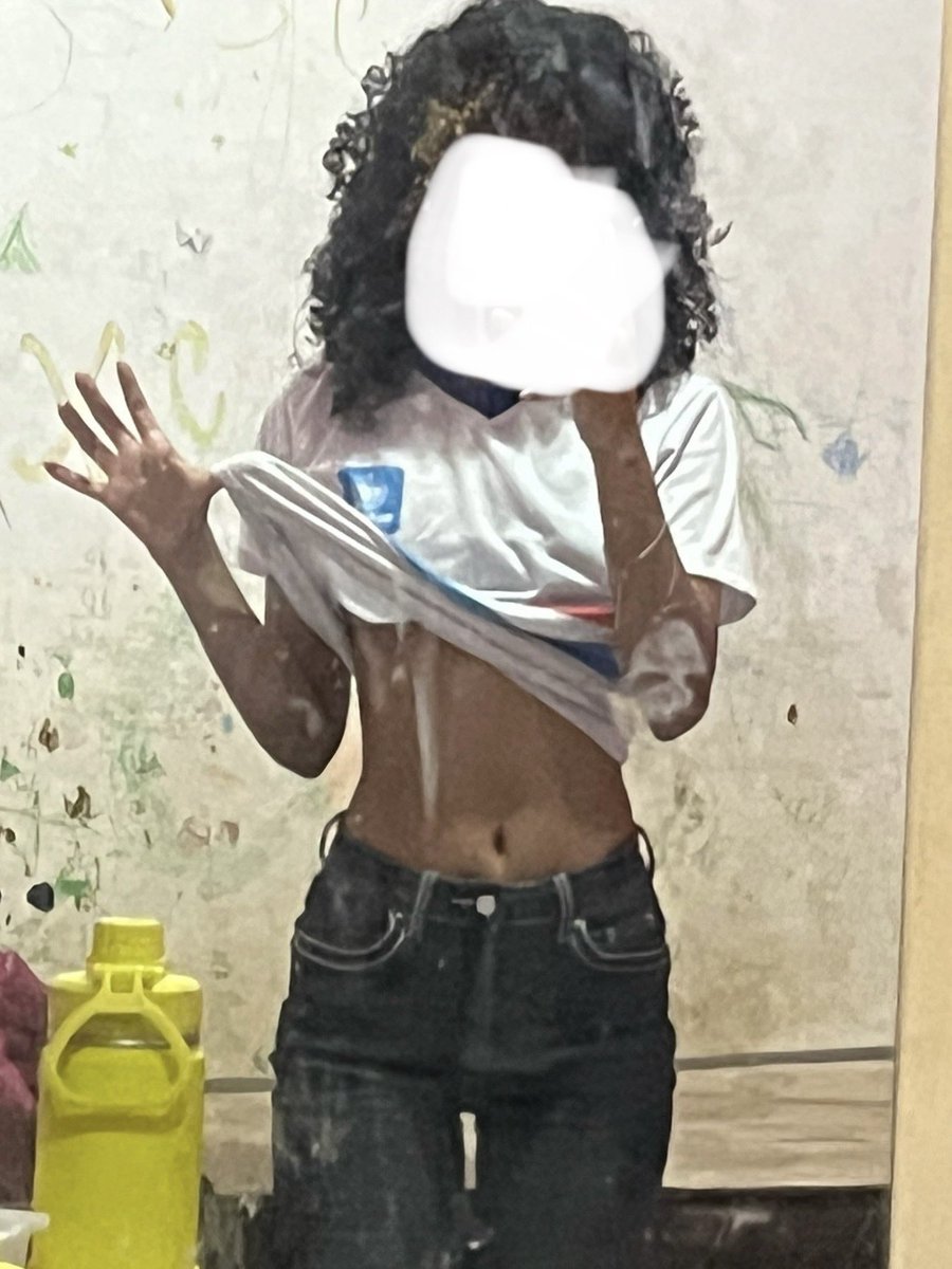 fr4ilgirl's tweet photo. parece que gozaram no espelho, perdao https://t.co/VxcjC4d9mX