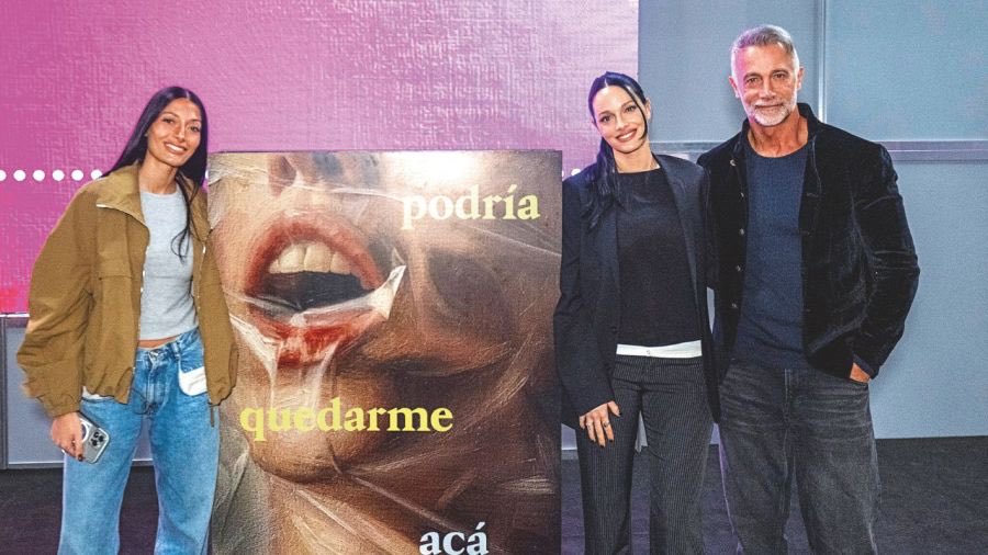 Emilia🎀 tweet media