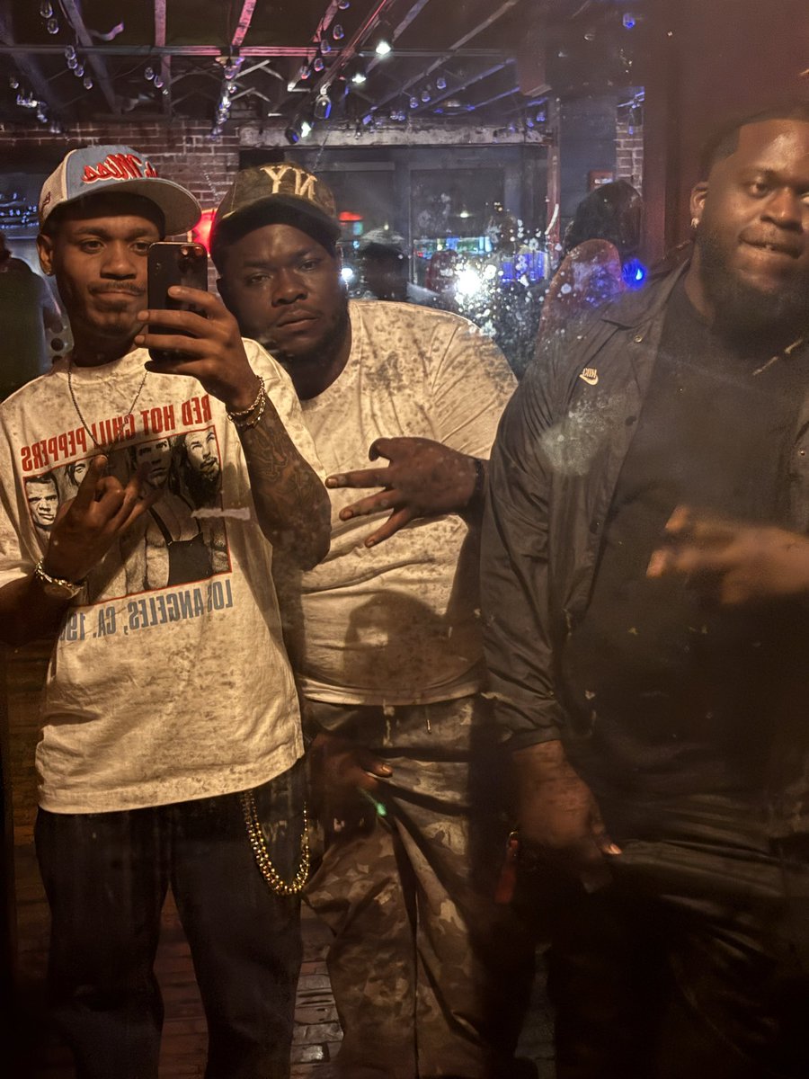 oh2three's tweet photo. I done went a lot of places, Ian never went broke tho. 🥶🫀 https://t.co/fcum8irAMJ