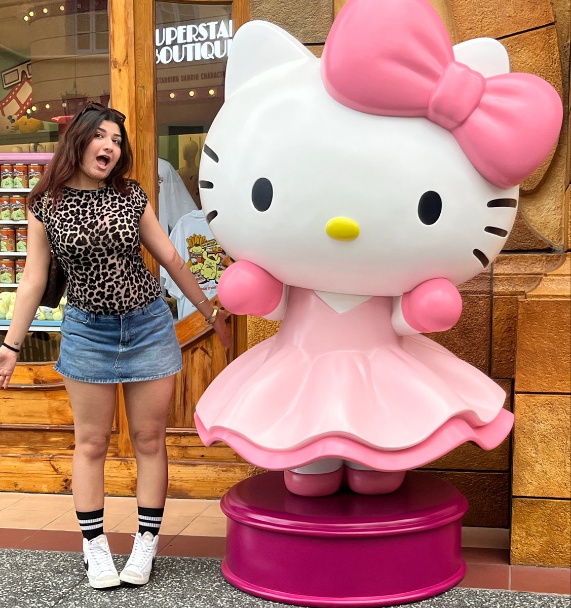 madchic101's tweet photo. was in hello kitty heaven🎀 https://t.co/vwP9Tpu2Gw