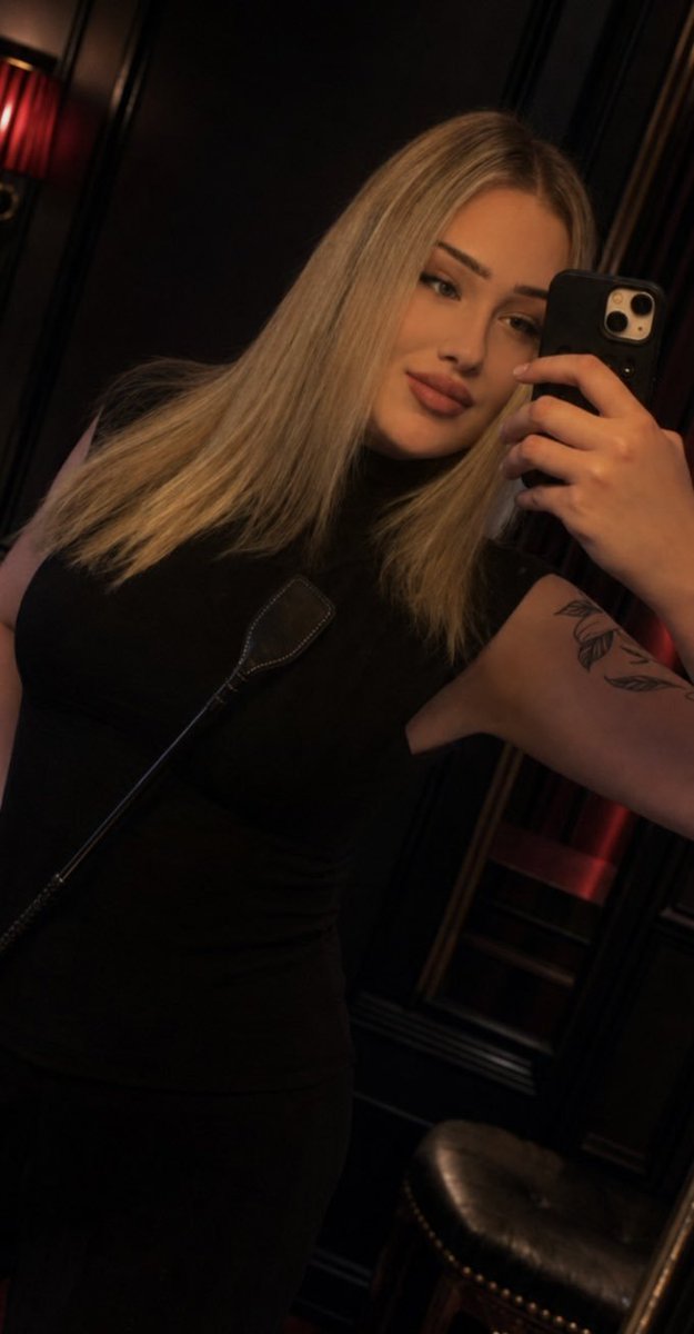 Femdom Lover tweet media