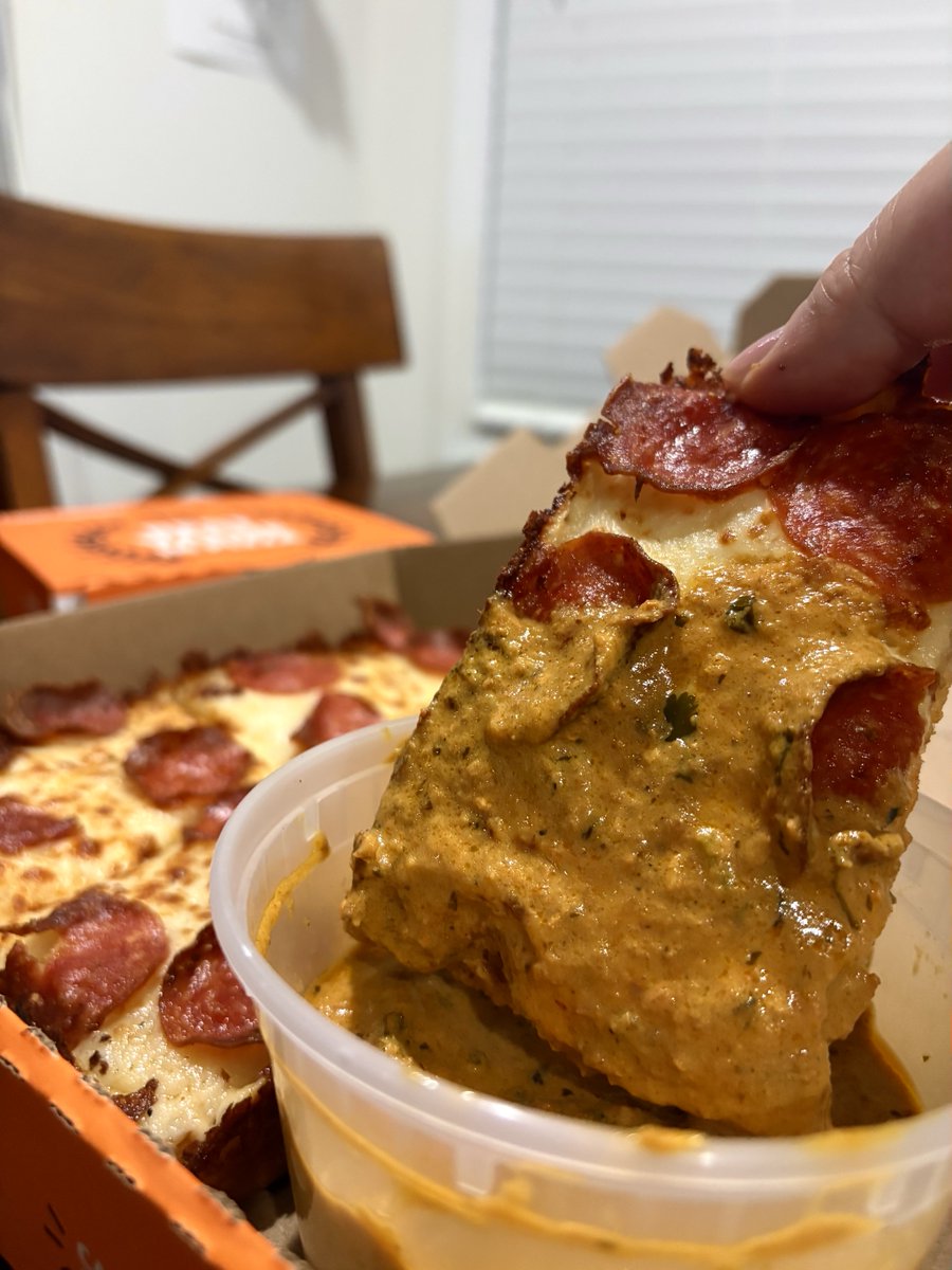Little Caesars Pizza tweet media