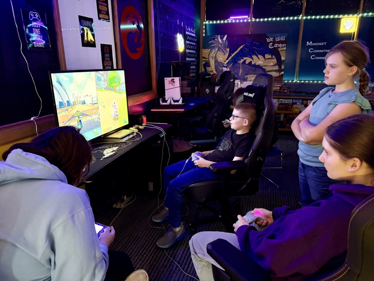 MCCSpartans1's tweet photo. MCC Upper Elementary Esports Club got to visit the High School Esports team today for some head to head Mario Kart competition! https://t.co/bEGQ8WmqKI