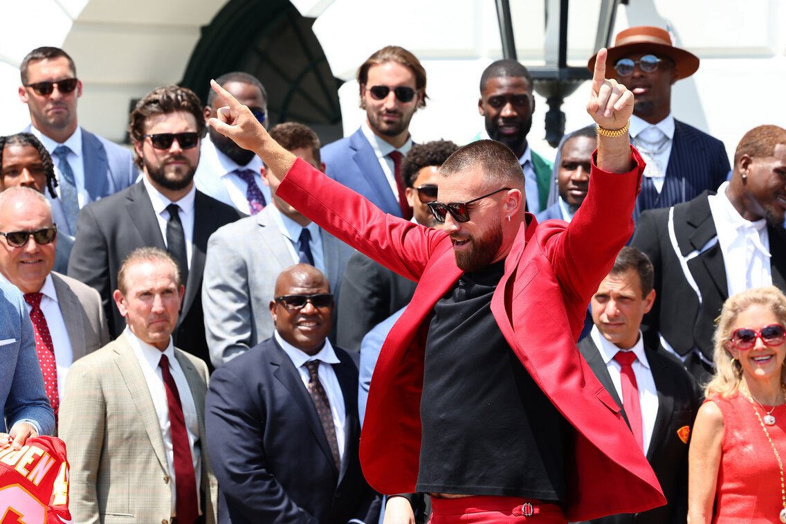 TMKelce's tweet photo. In The White House  😎 
#FreeRol https://t.co/4Ebe1V2VFt