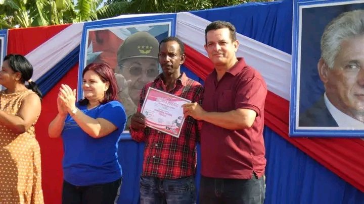 Dra_SandraR's tweet photo. El municipio de La Palma #PinardelRio fue la sede del acto provincial por el 17 de mayo, Día del Campesino y aniversario 65 de la firma de la Primera Ley de Reforma Agraria.
#CubaEstáFirme https://t.co/qctEWOp1O2