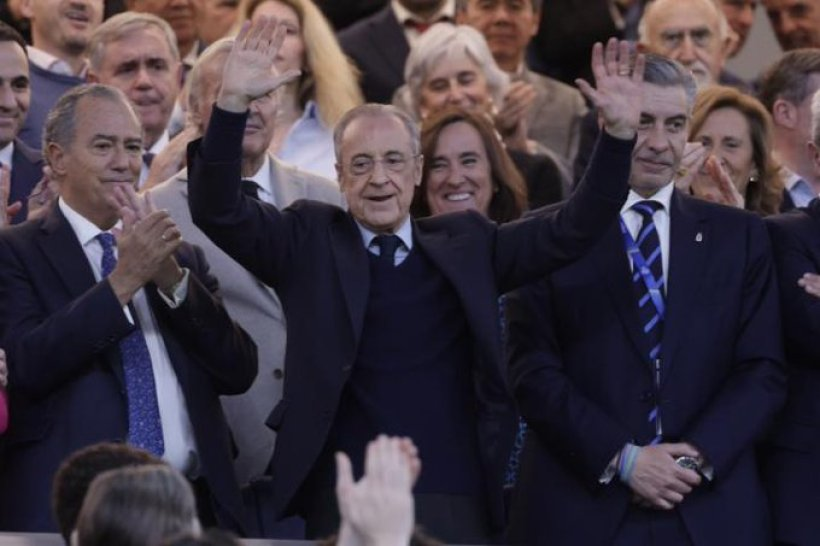 Real Madrid president argues with fans in the stands