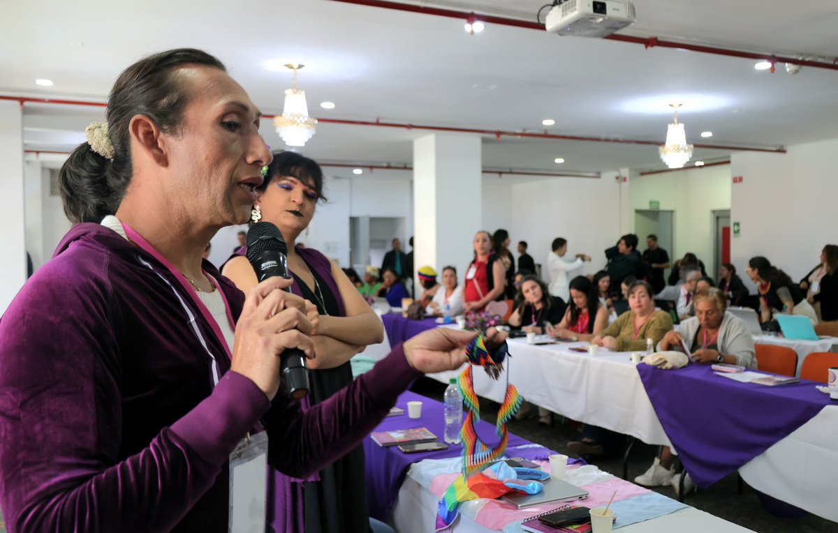 MinIgualdad_Col's tweet photo. Hoy instalamos la Mesa Amplia Nacional de Participación de Mujeres Lideresas y Defensoras del Programa Integral de Garantías para Mujeres Líderes y Defensoras (PIGMLD), un espacio de diálogo social e institucional para la protección y garantías para las defensoras y la construcción de paz con justicia social y de género. 

Desde el Viceministerio de las Mujeres del Ministerio de Igualdad y Equidad y la Dirección de Derechos Humanos del @mininterior impulsamos una política integral de prevención protección y garantías de no repetición, reconociendo el papel histórico de lideresas y defensoras como pilares de la democracia, los derechos humanos y la transformación de Colombia.

Con enfoque territorial, diferencial, de género y seguridad humana, este programa amplía garantías para las mujeres en todas sus diversidades defienden la vida y la paz en cada rincón del país. #ConDignidadCumplimos #ColombiaConIgualdad