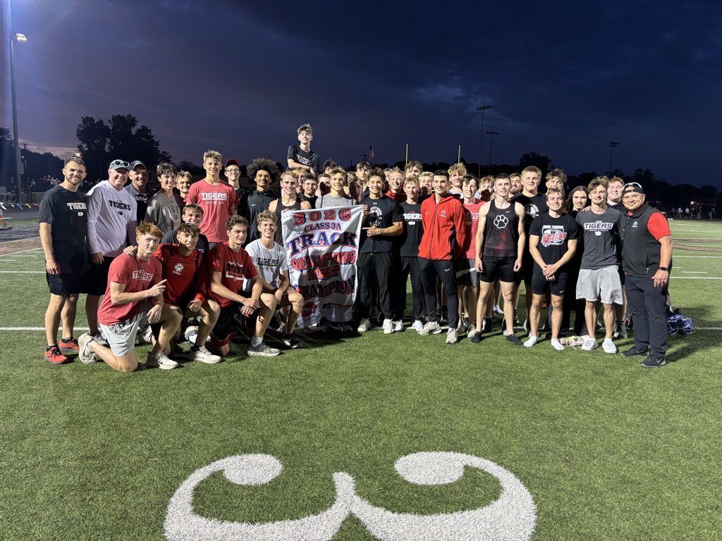 admactivities's tweet photo. Congrats to both boys and girls track and field teams on winning the SQM at Glenwood! https://t.co/tV7mKqWAAM