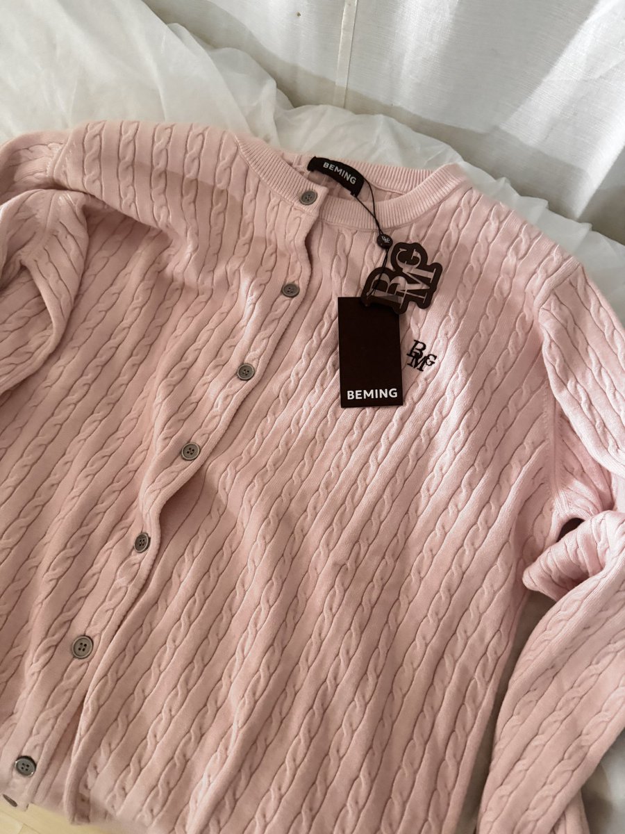 grac8lyn's tweet photo. ส่งต่อ Cardigan Beming สีชมพู ♡ ♡
Size XL 200.- free shipping 📮
(ขายเพราะกดไซส์ผิดค่ะ มือหนึ่ง ป้ายไม่แกะ)

สอบถาม/เพิ่มเติม dm ได้เลยค่ะ 💌
#ส่งต่อbemingbkk #ส่งต่อbeming #ส่งต่อstylist #ส่งต่อstylistshop #ส่งต่อcintageshop #ส่งต่อcintage  #ส่งต่อเสือผ้ามือ2 #ส่งต่อเสื้อผ้า https://t.co/Lgc9veKLzZ