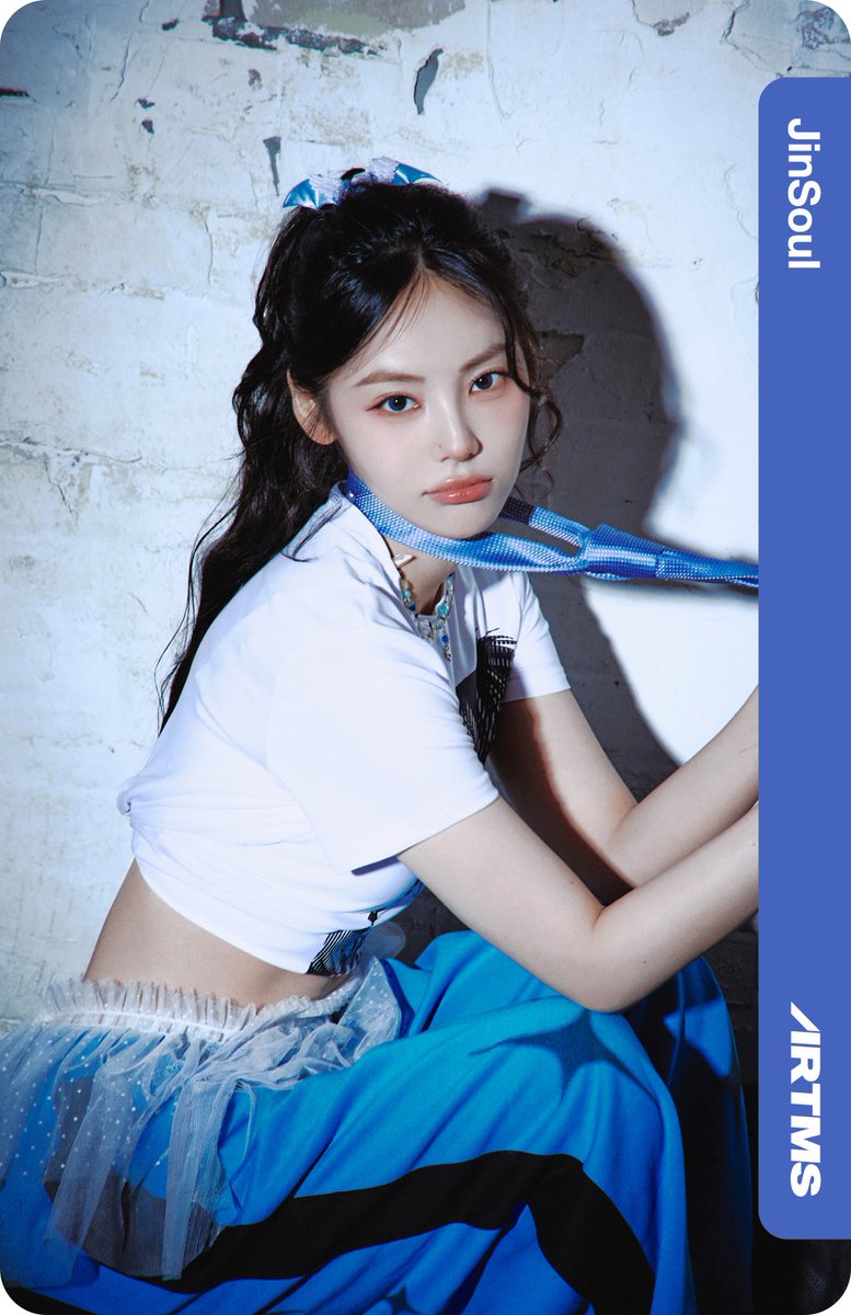 jinsoul pics tweet media