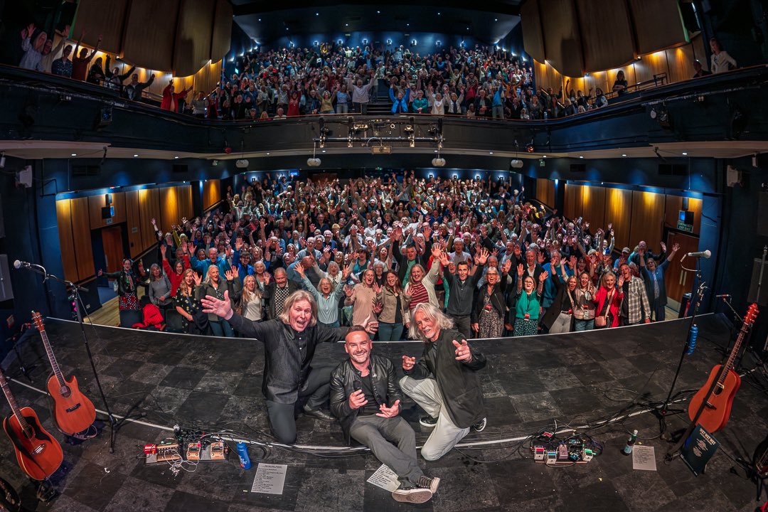 wetwetwetuk's tweet photo. THANK YOU BARNSTABLE - YOU WERE BRILLIANT!!!
- great to be back in Devon during our UK acoustic tour 🙏🙏🙏

#WetWetWet #WetsOnTour #WetWetWetLive #WWWAcousticTour #WWWLiveAcoustic https://t.co/uSsrUUvT3n