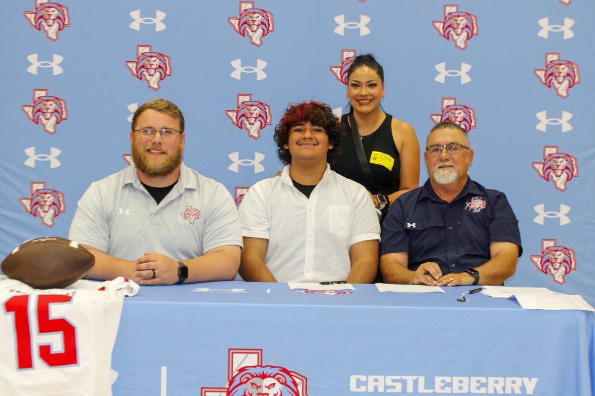cberrysports's tweet photo. Locked in for the future🔒
Congratulations to all IMMS 8th grade male athletes for committing to their future as a Castleberry Lion🦁 https://t.co/vLMdlVYCs5