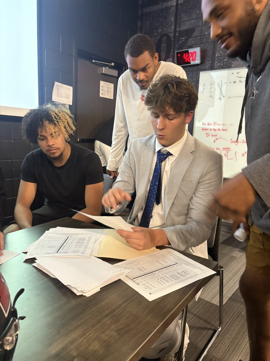 Henry2Special's tweet photo. #WARROOM

Tune in for the spring game this Friday!! 

Upperclassmen coaching the underclassmen. https://t.co/E6wTlCNu79