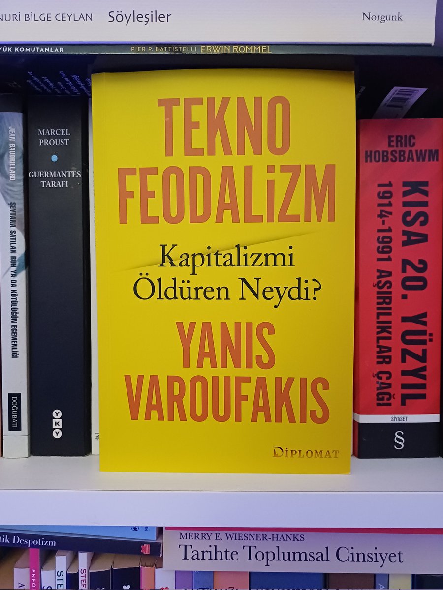 cihankardesler's tweet photo. "Bugün, neredeyse herkes kapitalizme balıkların suya alışması gibi alışıyor, orada olduğunun farkına bile varmadan, onu içinde hareket ettiğimiz görünmez, yeri doldurulamaz, doğal eter olarak görüyor." #kitap https://t.co/U5SkbpeIbo