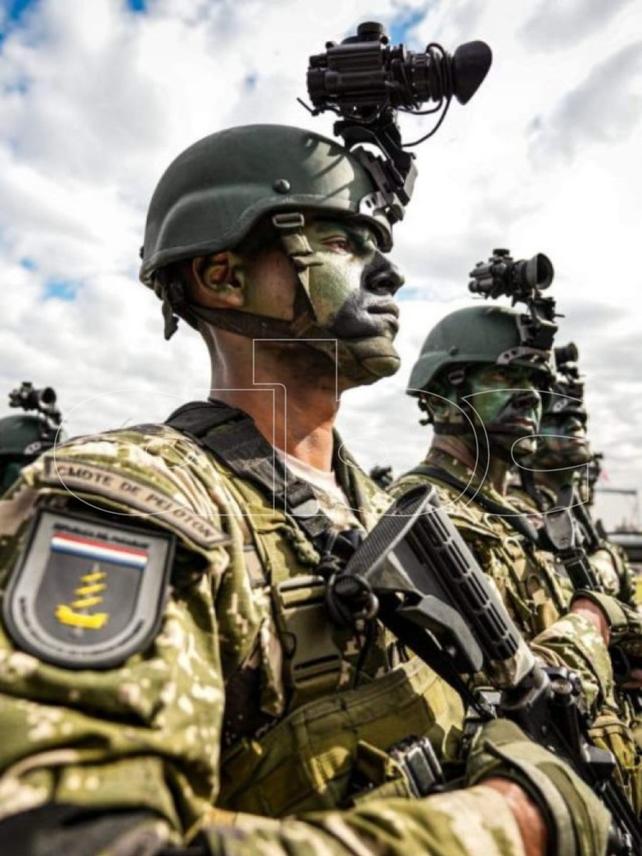 ABCDigital's tweet photo. #215Py🇵🇾 Como parte de las actividades se realizó el desfile militar - policial, que fue una reculada del Gobierno cartista, ya que anteriormente se había anunciado su cancelación.

Leé más en: https://t.co/R7ikGmFyE9 https://t.co/PEXjDoMTFX