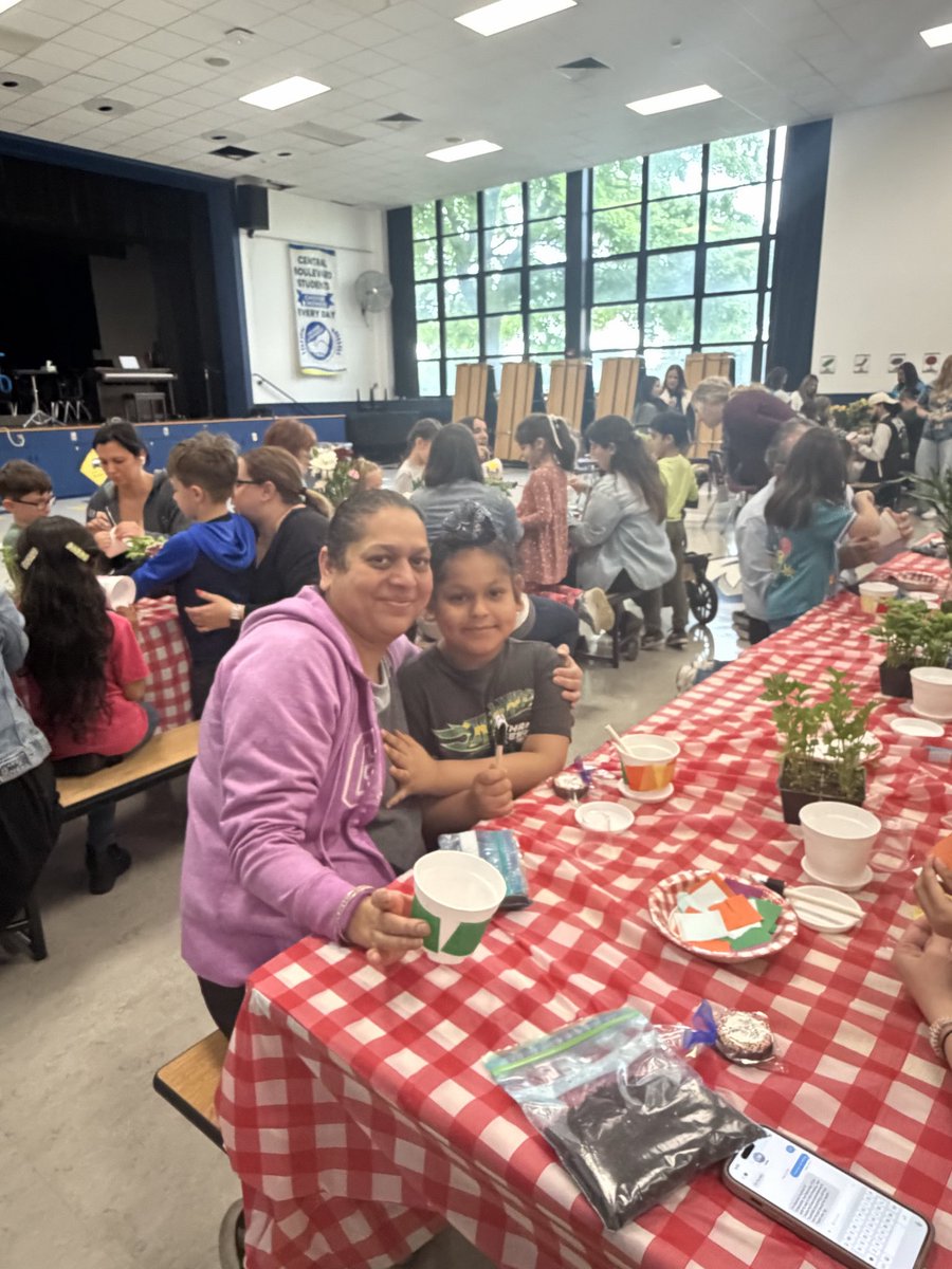 CBS_Bethpage's tweet photo. Thank you CBS PTA for making the first grade herb garden such a memorable and beautiful event for our students! #WeAreBethpage 🪴🪴 https://t.co/8n9Lj4V1UP