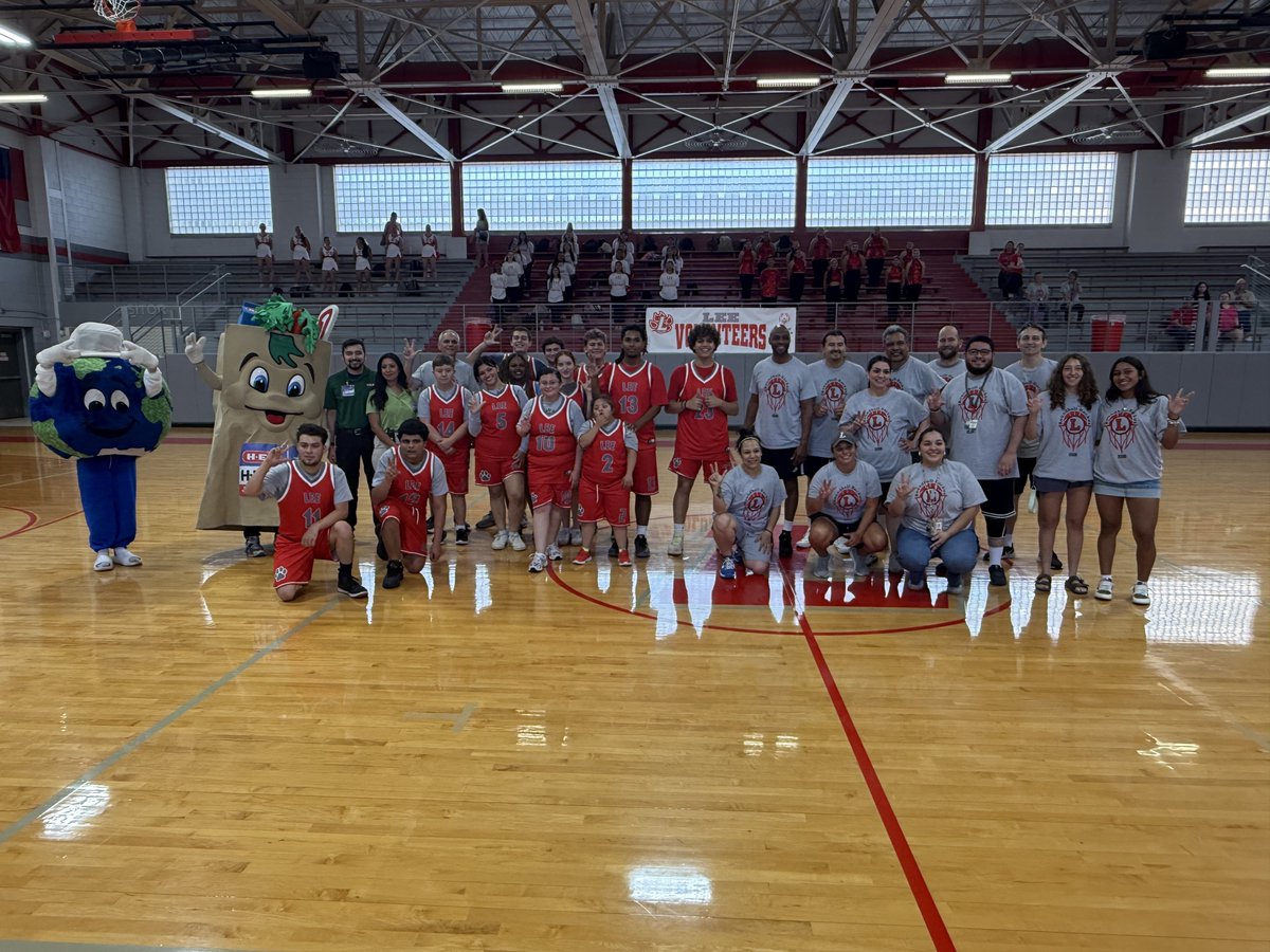 CoachVeyran's tweet photo. The Annual LEE Roundball Ruckus! ⛹🏻‍♀️⛹🏻Thank you Interim Superintendent Anthony Jarrett for playing! #TheNEISDWay https://t.co/XvdtrbN0At