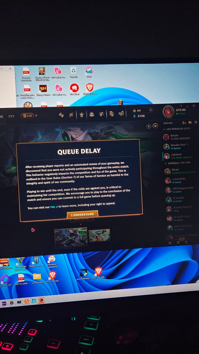 HunterFive_'s tweet photo. Et ce meme en changeant de bureau etc je reste bloqué sur une image fixe du client lol. C'est pas la première fois que ça m'arrive et franchement ça deviens désagréable de prendre 25min voir plus a chaque fois alors que je peux juste rien y faire.. https://t.co/1Uj6mJHgCa