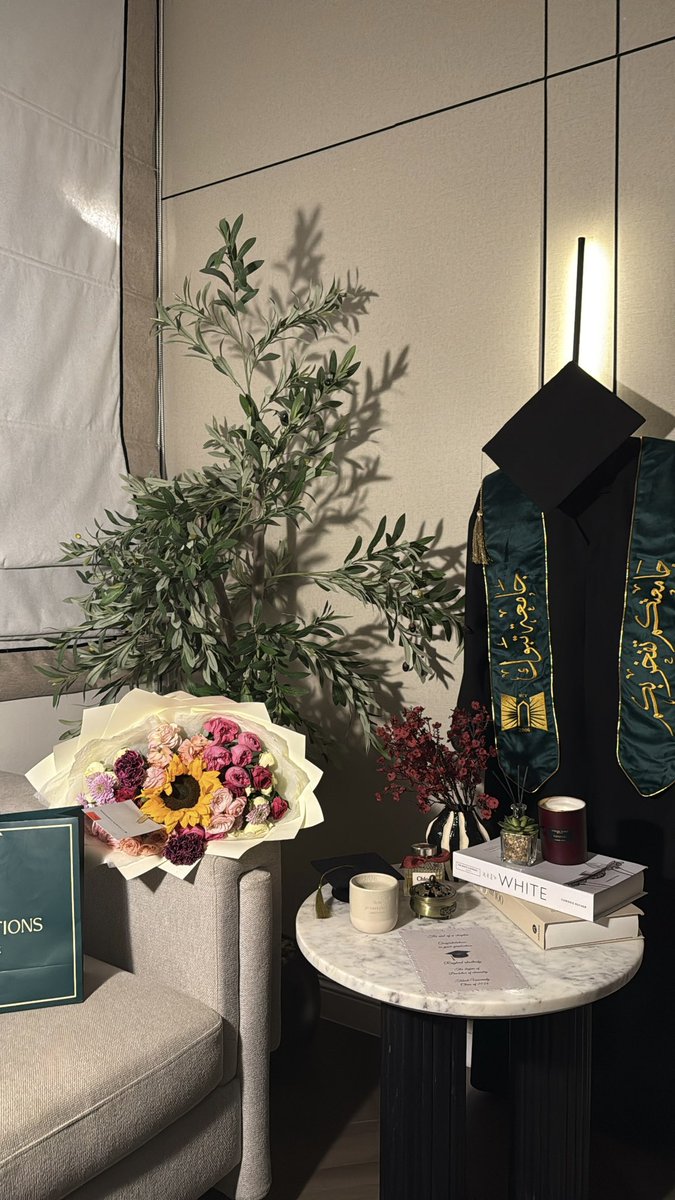 loi5h's tweet photo. (وَآخِرُ دَعْوَاهُم أَن الْحَمْدُ لِلّهِ رَبِّ الْعَالَمِينَ)

الحمدلله الذي هيّأ البِدء ويسّر الطريق 
وطيّب المُنتهى ..
بفضلِ الله أتـمّمت مرحلة البكالوريوس🎓

وما أتمّه الله اليوم، سيُكمل فضله فيما هو آتٍ 
إجعلها ياللّه بداية لكل خير وبارك لنا في سعينا وانفعنا به🤍
13 مايو 2026 https://t.co/Rd5tNnFTMf