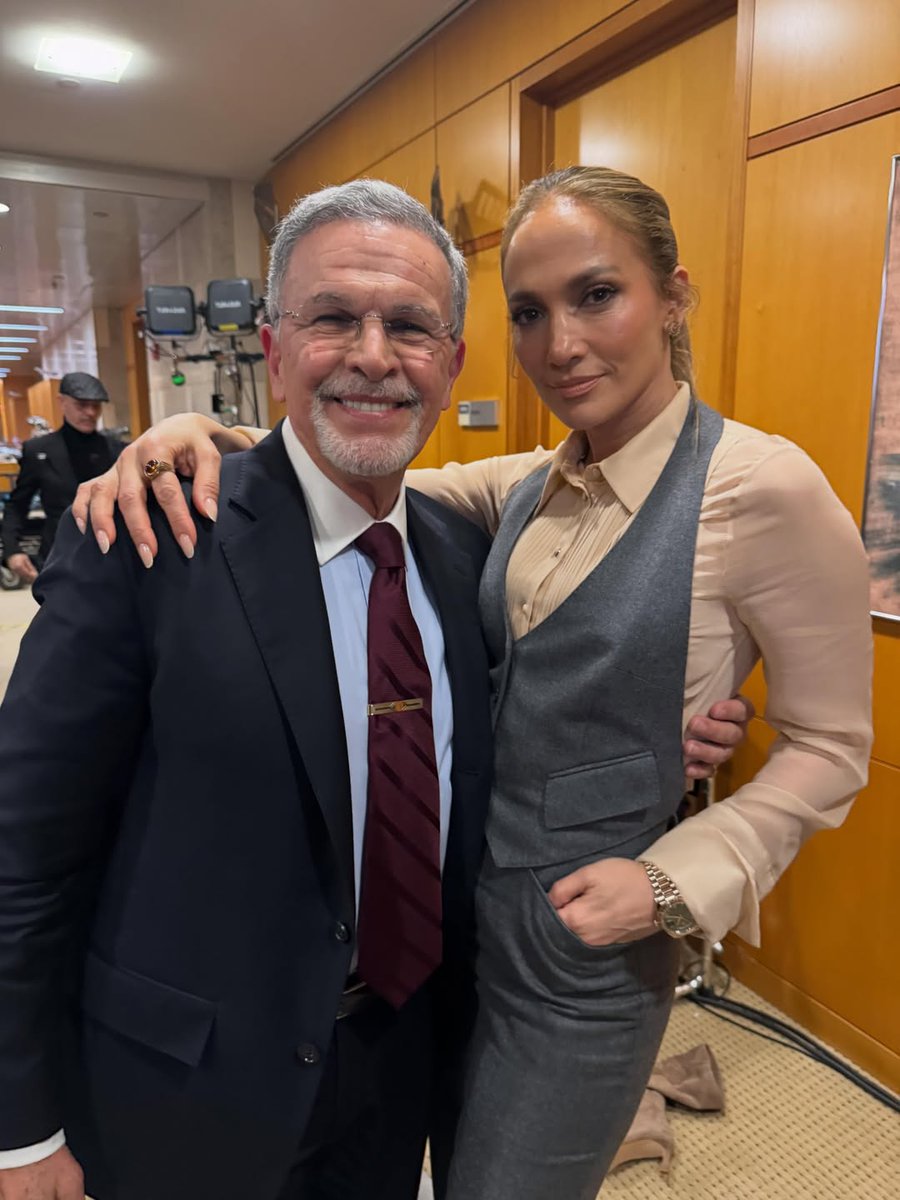 Jennifer Lopez Updates tweet media
