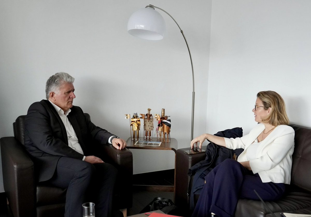 JencaMiroslav's tweet photo. Importante reunión con Chloe Marnay-Baszanger, líder del Equipo de Expertas 🇺🇳 sobre Violencia Sexual en Conflicto Armado @endrapeinwar. Valoro su compromiso con fortalecer la justicia y poner en el centro la reparación para las víctimas. No habrá paz sostenible con impunidad. https://t.co/cCOHFoEuMp
