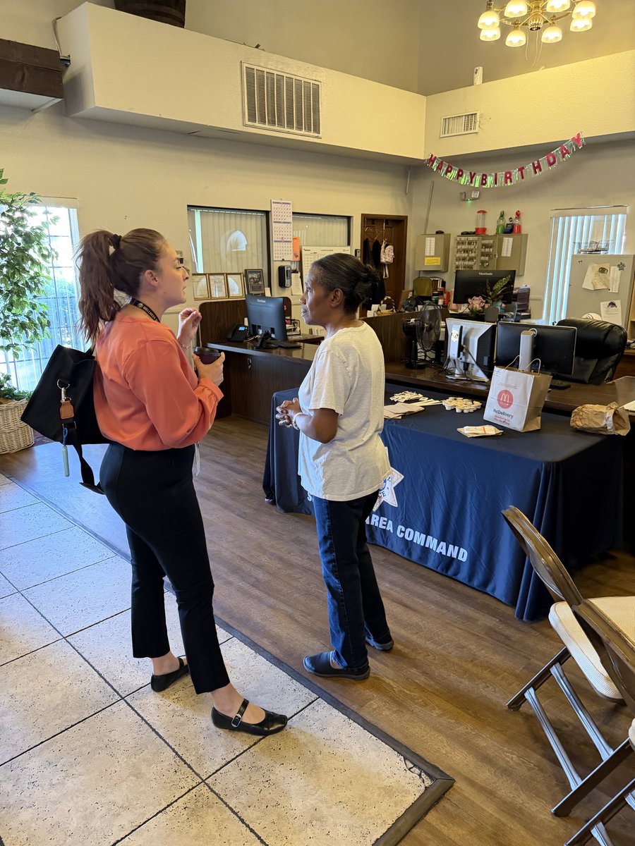 LVMPDSEAC's tweet photo. Talk with a Cop 🗣️

Today Southeast Area Command host Talk with a Cop at a local apartment property to discuss issues, concerns, and provide tips on staying safe. https://t.co/gOUmiIoTh3
