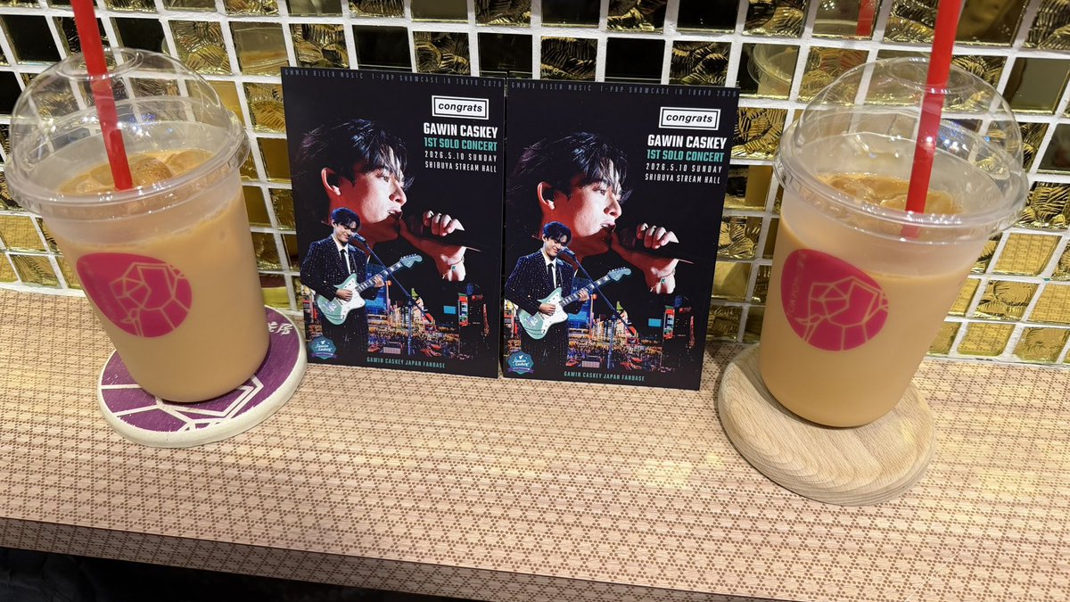 ミュージシャン WIN WIN SECRET CARD POP UP TOKYO The postcard is really well-designed. G's sparkling suit + green