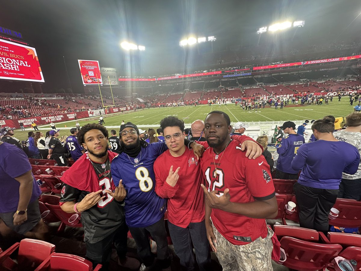 sbaptiste222's tweet photo. We running #HATEDAY byke !?! https://t.co/t5flRk5w3s