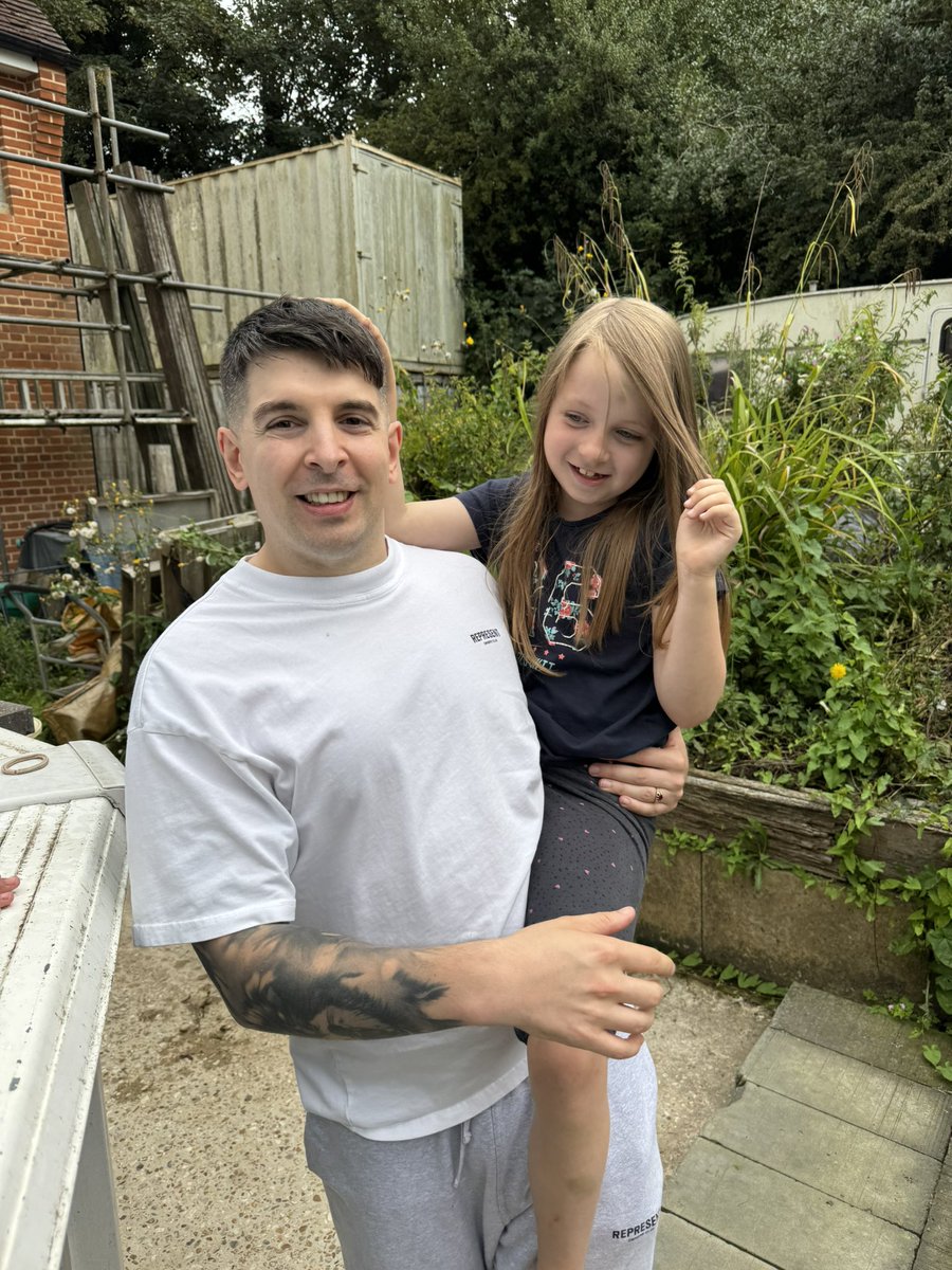 Gross Gore tweet media