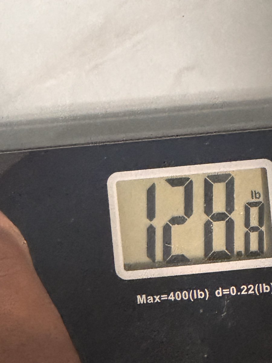 nicecapnawww's tweet photo. We are so back. I deserve to be 120lbs or less https://t.co/xeuvZBEgdK
