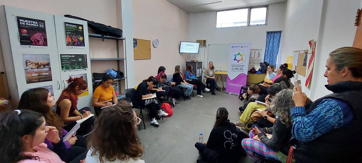 RoMartinez021's tweet photo. La INCLUSIÓN cambia la ENSEÑANZA. 
Taller de Danza,Inclusión y Diversidad Funcional en el marco del Día Internacional de la Danza junto a profesoras, alumnas y familias de personas con discapacidad. 
#discapacidad #inclusion
@GiovanettL @MarianoGaidoOk @munineuquen https://t.co/Beoeer4aGM