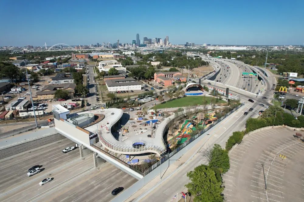 JBfromSP's tweet photo. @AnthonyClose I always thought parceling out the site would be best. Not sure if it’s best to place a large park near another large park (Campbell Park). However an overpass park similar to Halperin Park in Dallas would be nice between 9th &amp; Street near Orlando Health. https://t.co/ISjr6KvNmI
