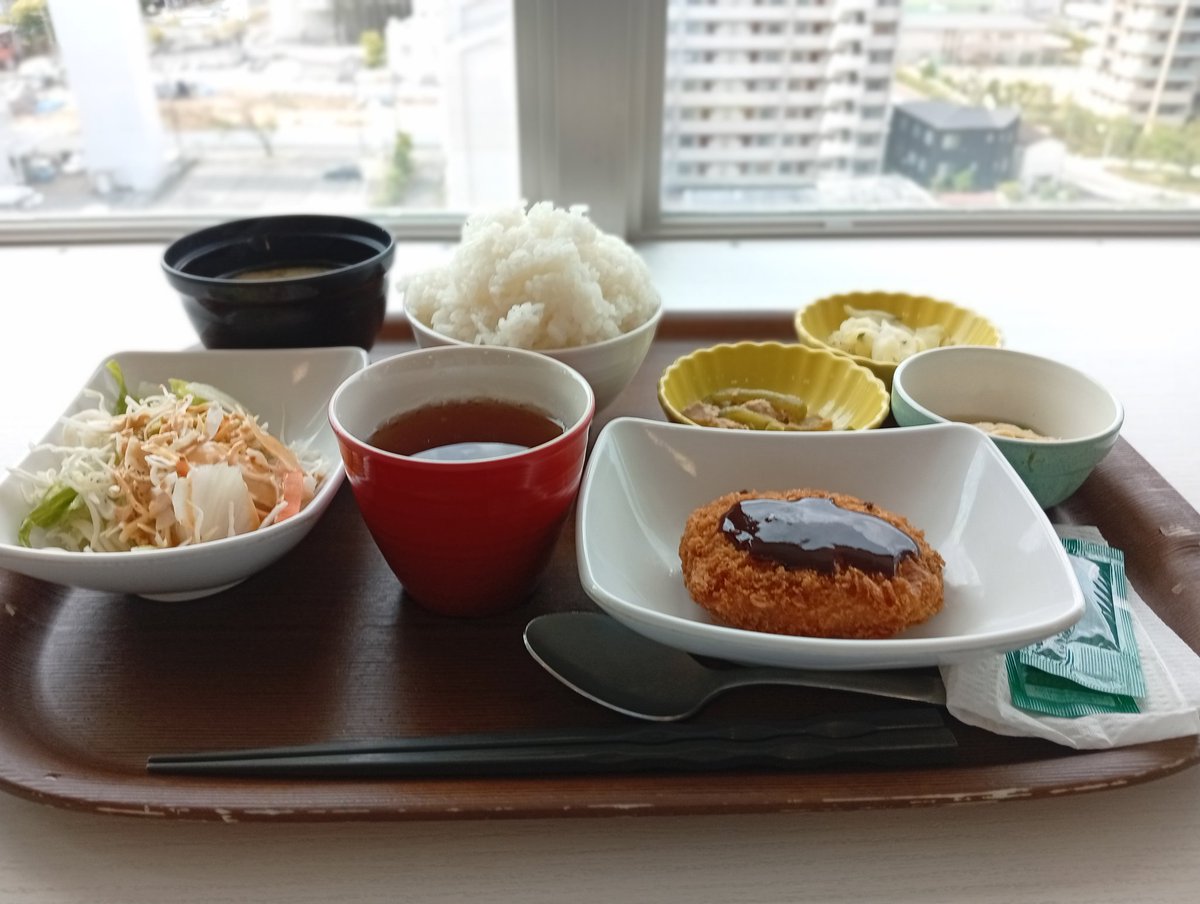 elmoartful's tweet photo. 最近のもぐもぐたいむ。今月の給料から子育て支援金引かれてた。いいけど、、いいけどちゃんとしてほしい🎌 https://t.co/jipgmUklT8