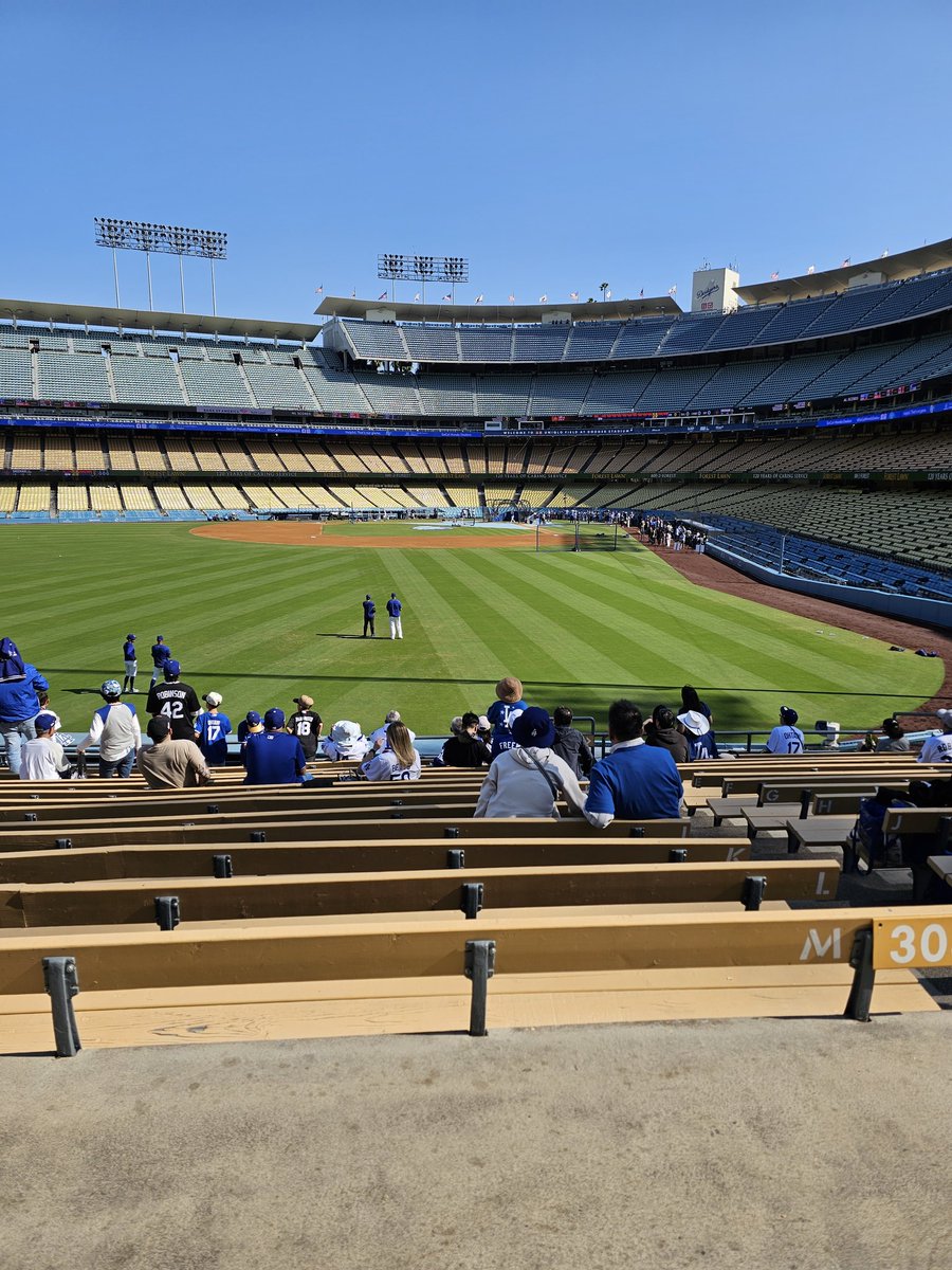 RaiderMike345's tweet photo. Early entry BP #Dodgers https://t.co/mdpPnnXMjS
