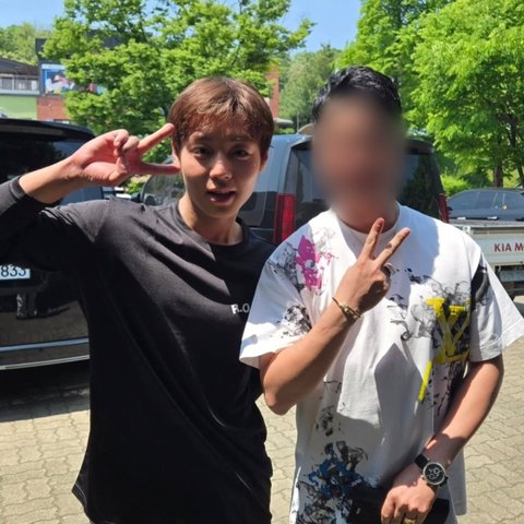 pannchoa's tweet photo. Knets notice slight weight gain on Park Jihoon in  witness photo in real time
https://t.co/67I0TNTnHK https://t.co/fe2KP3H57u