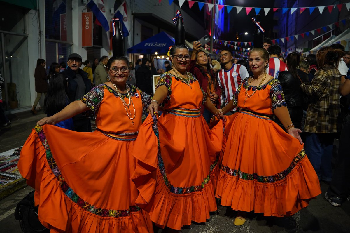 AsuncionMuni's tweet photo. ✨🤩 Calle Palma está llena de sabores, música, tradición en estas Fiestas Patrias 🇵🇾
¡Sumate a esta fiesta en las calles de Asunción! #215py https://t.co/ozLuemTVzE